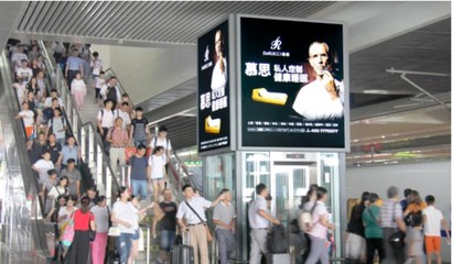上海虹桥高铁站灯箱广告 精准触达亿万客流的核心媒介